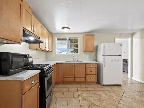 1229 Avenue R-5 E, Palmdale, CA 93550 photo 2