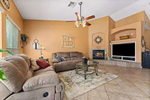 42906 Fairlee Dr, Lancaster, CA 93536 photo 9