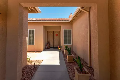 42906 Fairlee Dr, Lancaster, CA 93536 photo 2