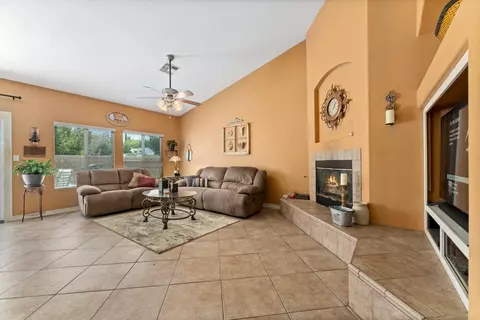 42906 Fairlee Dr, Lancaster, CA 93536 photo 8
