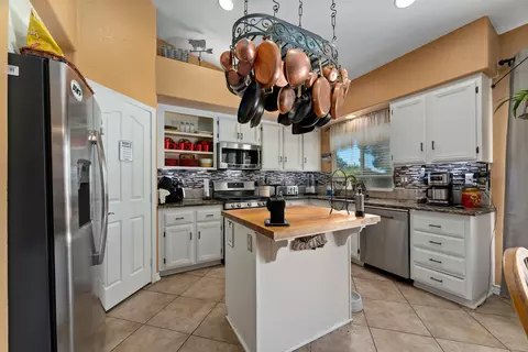 42906 Fairlee Dr, Lancaster, CA 93536 photo 12