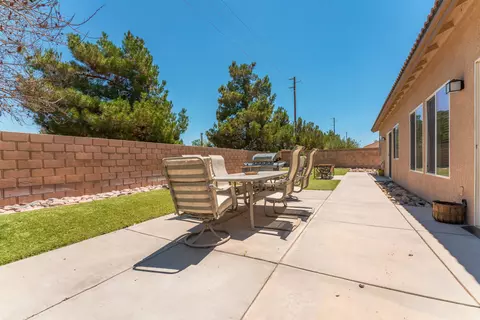 42906 Fairlee Dr, Lancaster, CA 93536 photo 25