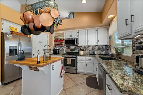 42906 Fairlee Dr, Lancaster, CA 93536 photo 10
