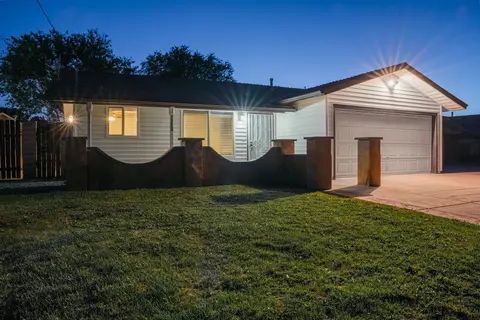 21331 Santa Maria Dr, Tehachapi, CA 93561 photo 1