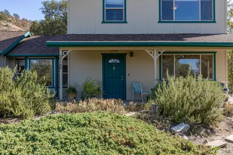 27100 Buckpasser Dr, Tehachapi, CA 93561 photo 2