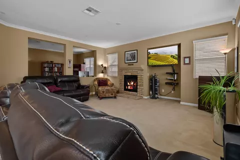 8836 Avoca Ct, Lancaster, CA 93536 photo 12