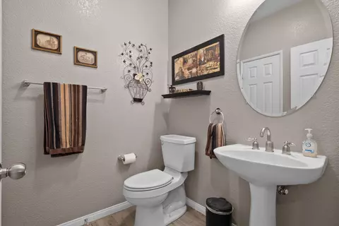 8836 Avoca Ct, Lancaster, CA 93536 photo 15
