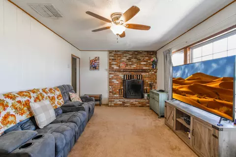 9202 Avenue E8 W, Lancaster, CA 93536 photo 4