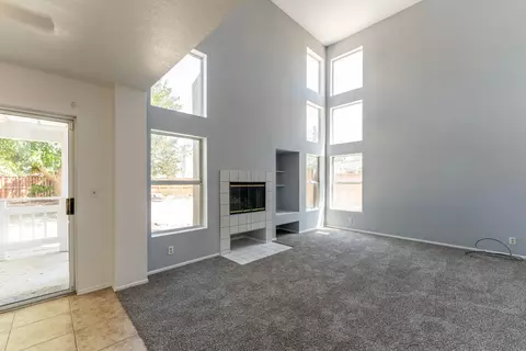 43234 Vineyard Dr, Lancaster, CA 93535 photo 4