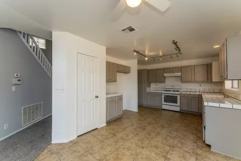 43234 Vineyard Dr, Lancaster, CA 93535 photo 6