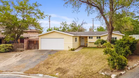 535 Lingard St E, Lancaster, CA 93535 photo 2