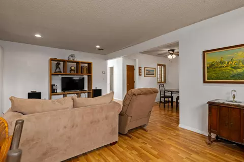 535 Lingard St E, Lancaster, CA 93535 photo 5