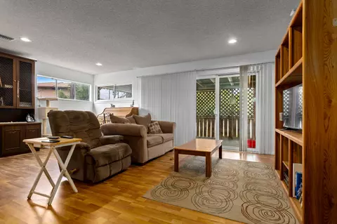 535 Lingard St E, Lancaster, CA 93535 photo 3