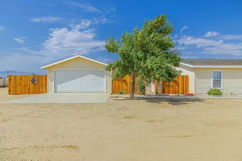 8515 Ave D 2 W, Lancaster, CA 93536 photo 2