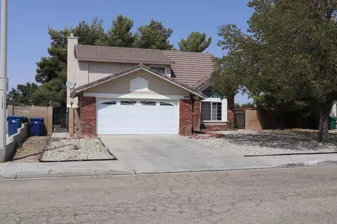 37398 Sheffield Dr, Palmdale, CA 93550 photo 2