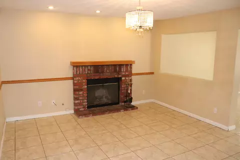 37398 Sheffield Dr, Palmdale, CA 93550 photo 6