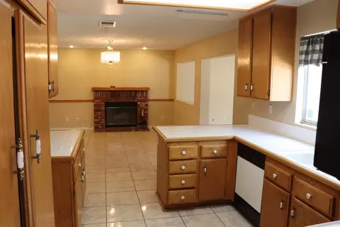 37398 Sheffield Dr, Palmdale, CA 93550 photo 5