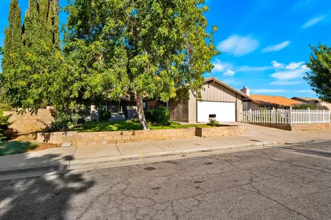 44634 12th St E, Lancaster, CA 93535 photo 2