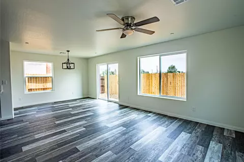 472 Jonathan Pl, Tehachapi, CA 93561 photo 2