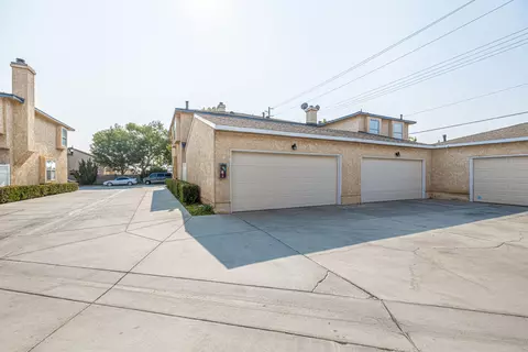 43605 Park Ave, Lancaster, CA 93534 photo 3