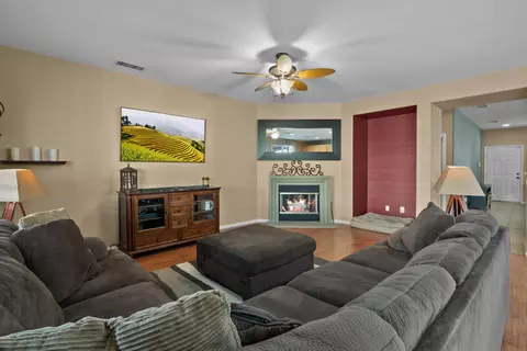43928 Freer Way, Lancaster, CA 93536 photo 12
