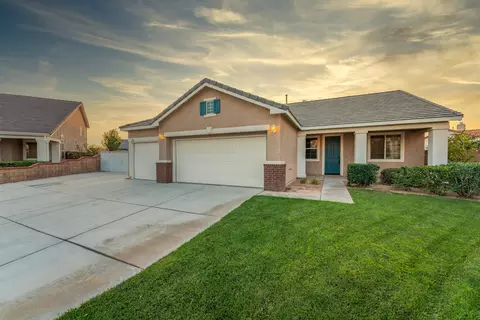 6101 Kindling Ct, Lancaster, CA 93536 photo 2