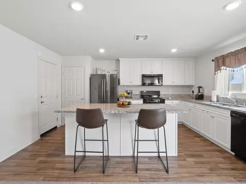3519 Garnet Ln, Lancaster, CA 93535 photo 2