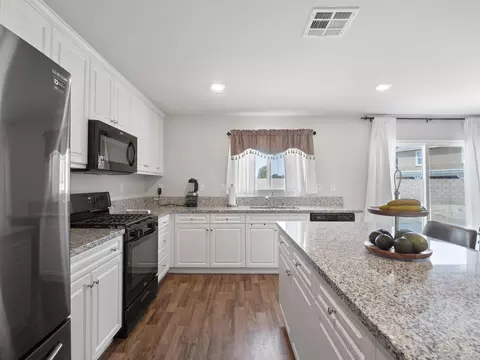 3519 Garnet Ln, Lancaster, CA 93535 photo 4