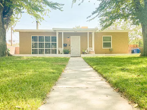 1214 Ivyton St W, Lancaster, CA 93534 photo 2