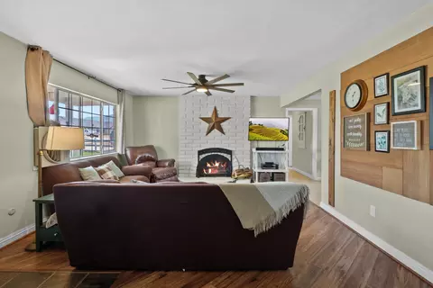 21251 Sierra Vista Dr, Tehachapi, CA 93561 photo 2