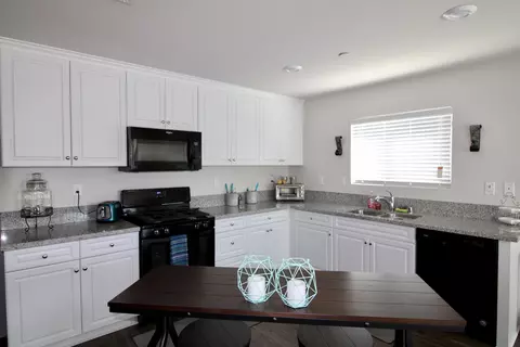 3556 Ave J-3 E, Lancaster, CA 93535 photo 2