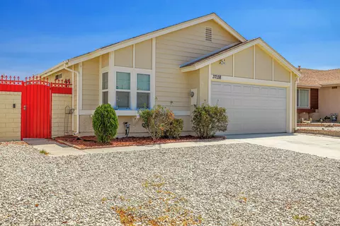 37138 28th St E, Palmdale, CA 93550 photo 1