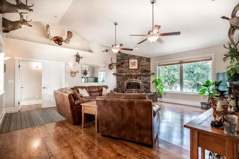 18641 Wingfoot Ct, Tehachapi, CA 93561 photo 5