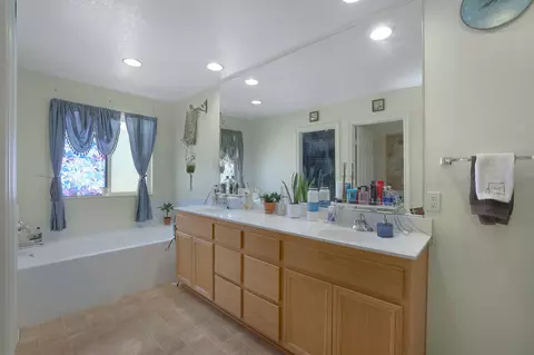 5761 Monaco Dr, Palmdale, CA 93552 photo 13