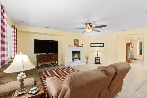 3746 Paddock Way, Lancaster, CA 93536 photo 18