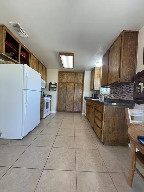 21521 San Gabriel Dr, Tehachapi, CA 93561 photo 10
