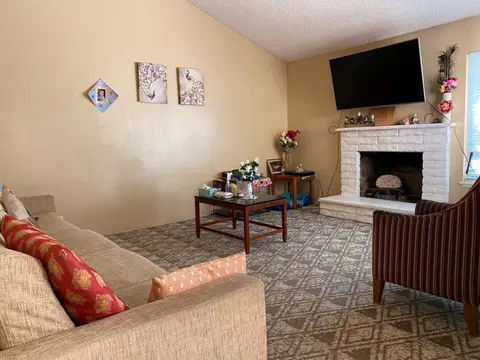 44928 Hanstead Ave, Lancaster, CA 93535 photo 2