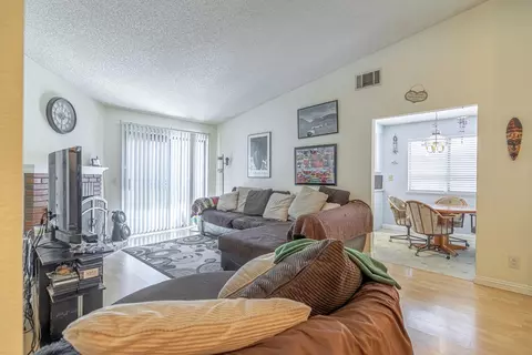 1036 Angela Ct E, Lancaster, CA 93535 photo 7