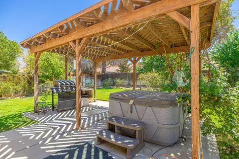 1036 Angela Ct E, Lancaster, CA 93535 photo 24