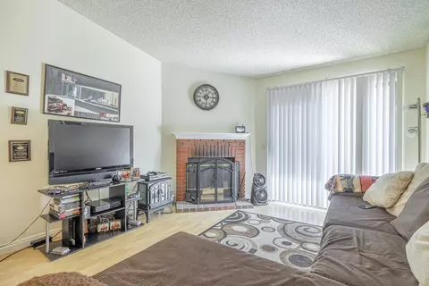 1036 Angela Ct E, Lancaster, CA 93535 photo 8