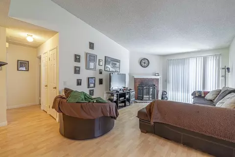 1036 Angela Ct E, Lancaster, CA 93535 photo 5