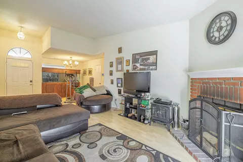 1036 Angela Ct E, Lancaster, CA 93535 photo 9