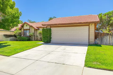 1036 Angela Ct E, Lancaster, CA 93535 photo 3