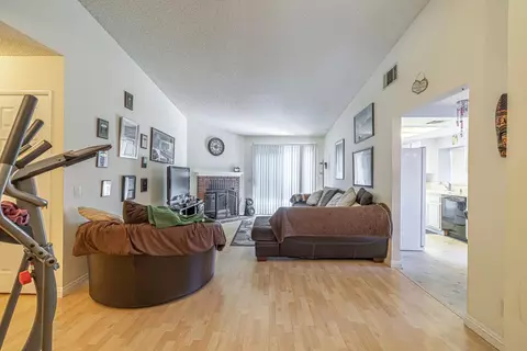 1036 Angela Ct E, Lancaster, CA 93535 photo 4