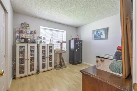 1036 Angela Ct E, Lancaster, CA 93535 photo 14