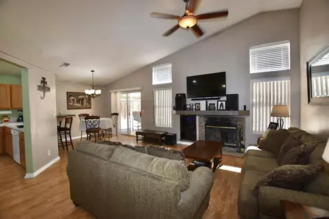 1832 S4 Ave, Palmdale, CA 93550 photo 3