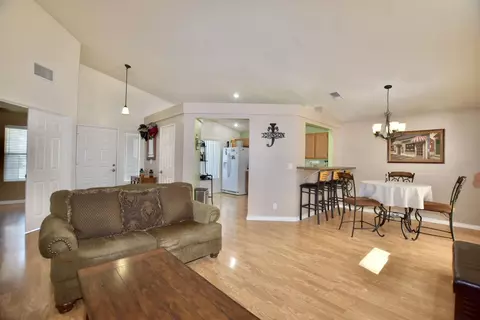 1832 S4 Ave, Palmdale, CA 93550 photo 2