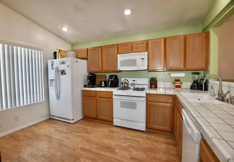 1832 S4 Ave, Palmdale, CA 93550 photo 5