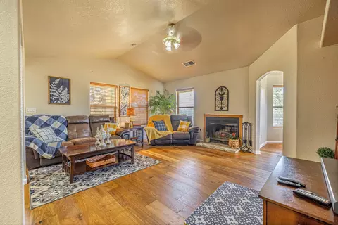 21220 Prospect Ave, Tehachapi, CA 93561 photo 6