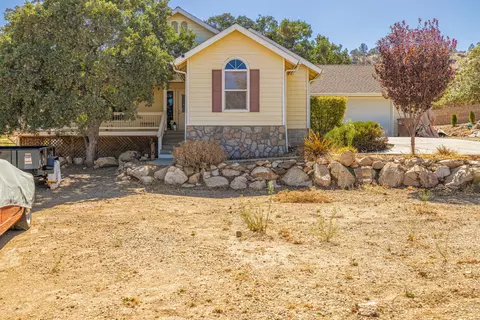21220 Prospect Ave, Tehachapi, CA 93561 photo 3